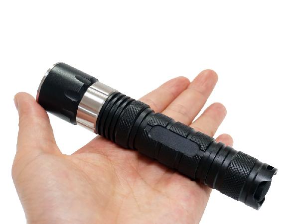 Magnet zooming Saklar utama berguna ukuran super terang LED Tactical Senter