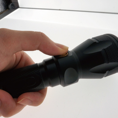 Tough Handheld Diving LED Senter 600 Lumens Dengan Push Button Switch