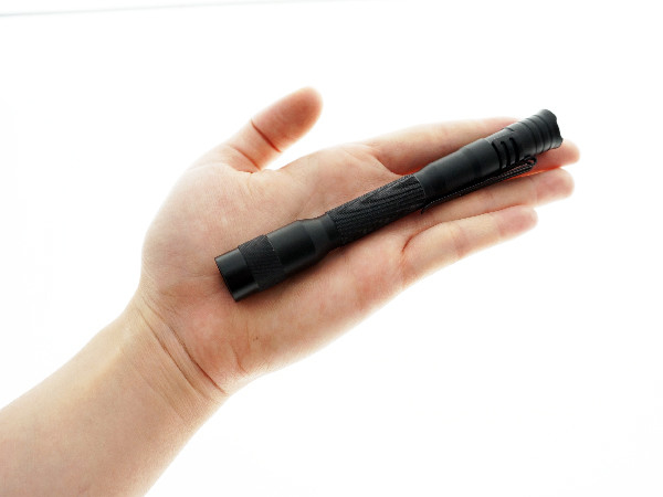Saku Dokter LED Pen Senter Ukuran Kecil 6400K Suhu Warna