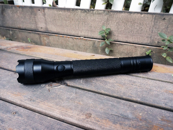 Aluminium Alloy Cree LED Security Senter 1500 Lumen Hitam Shell Warna
